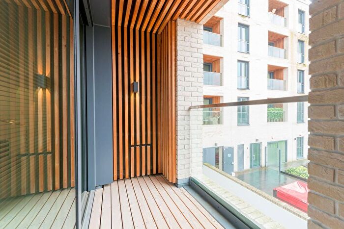 2 Bedroom Flat To Rent In Chiswick High Road, Chiswick, London, W4