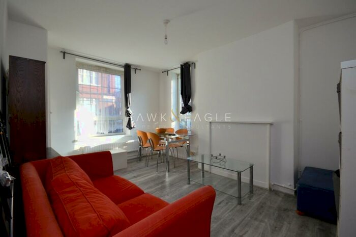 3 Bedroom Flat To Rent In Spelman Street, London, Greater London., E1