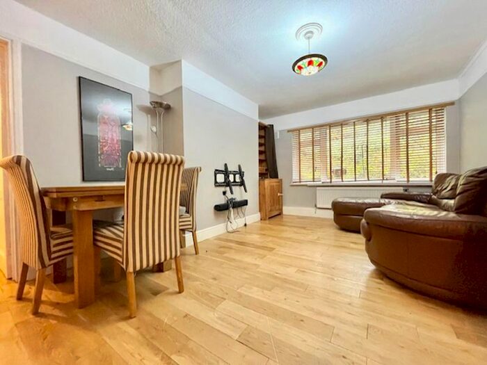3 Bedroom Flat To Rent In Alexandra Park Road, London, N22