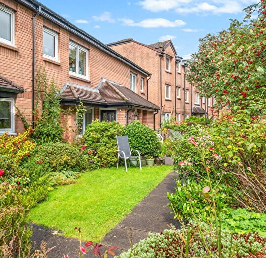 2 Bedroom Apartment For Sale In Shaw Court, Broomhill Gardens, Newton Mearns, G77