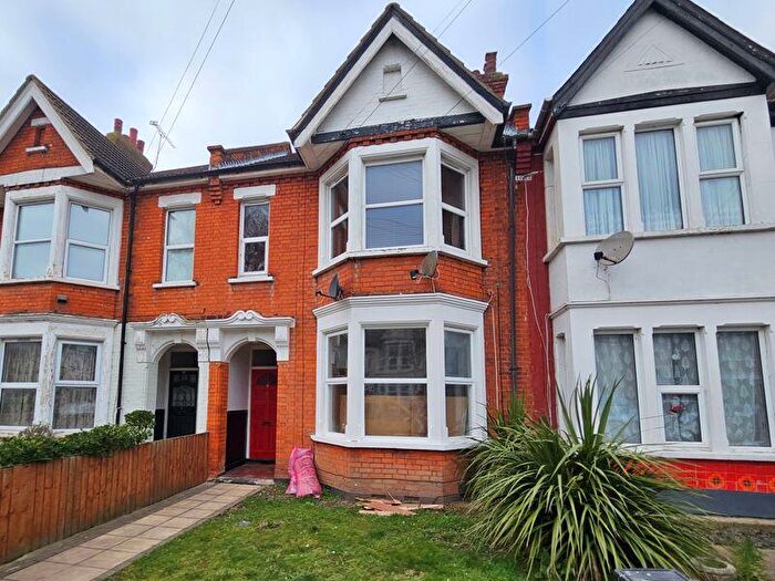 2 Bedroom Flat To Rent In Bellevue Road, Southend On Sea, SS2