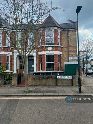 2 Bedroom Flat To Rent In Courcy Road, London, N8