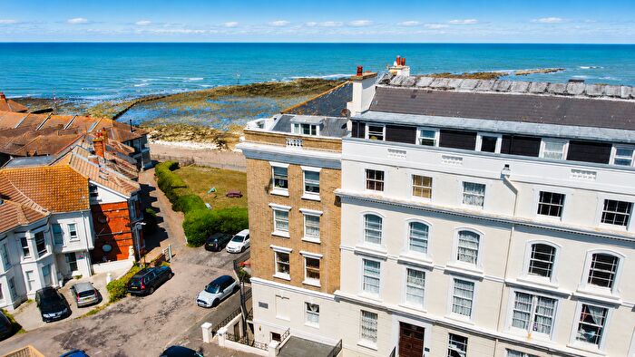 2 Bedroom Flat For Sale In Royal Crescent, Margate, CT9