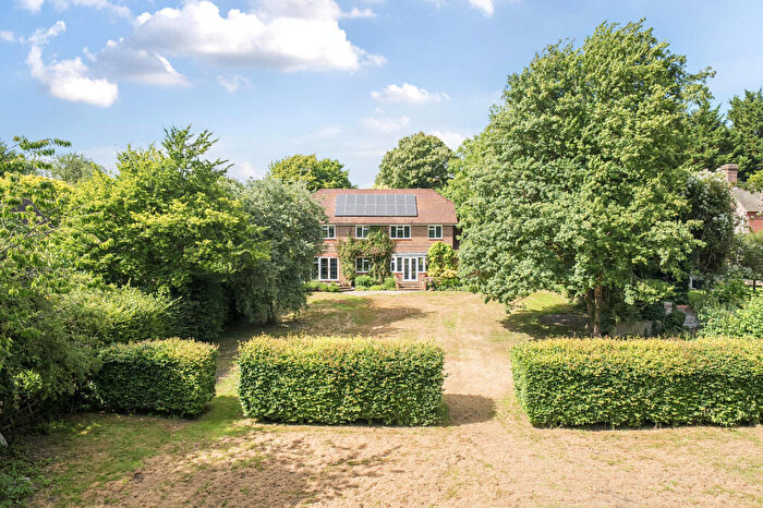 5 Bedroom Detached House For Sale In Bath Road, Marlborough, SN8