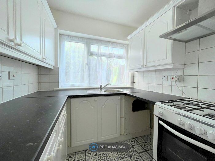 2 Bedroom Maisonette To Rent In Fullwell Avenue, Ilford, IG6