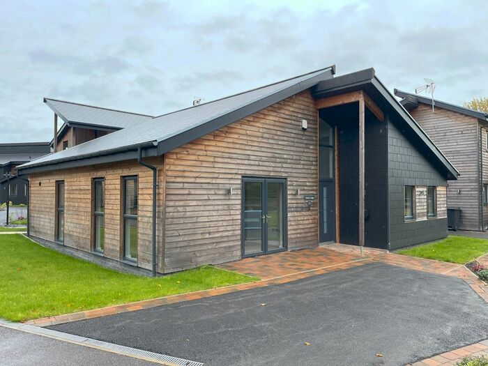 2 Bedroom Detached Bungalow To Rent In Whitworth Close, Liverpool, L31