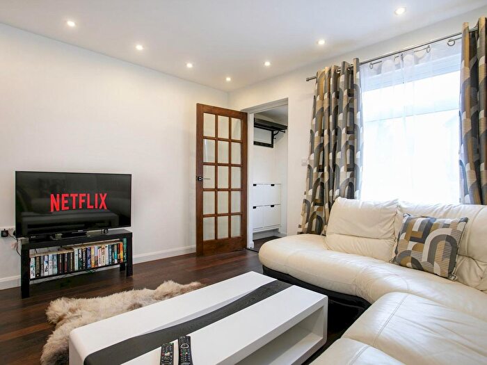 2 Bedroom Flat To Rent In Nottingham, NG8