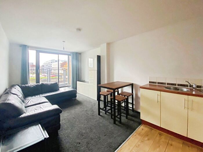 2 Bedroom Flat To Rent In City Gate, Blantyre Street, Castlefield, Manchester, M15