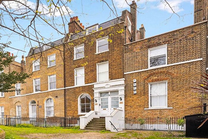 3 Bedroom Flat To Rent In Clapham Road, Clapham, SW9