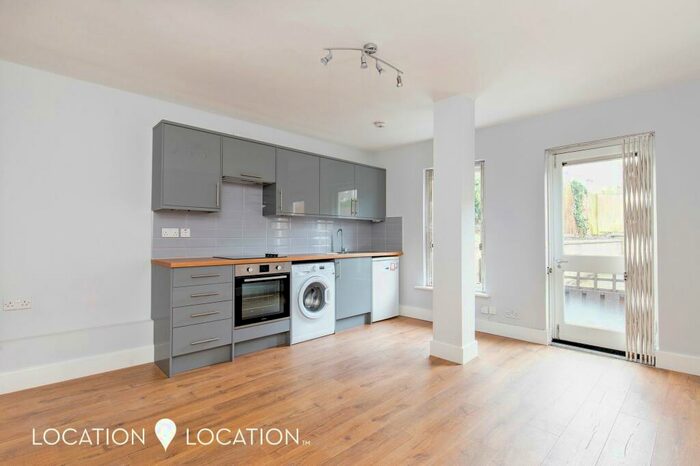 1 Bedroom Flat To Rent In Shakspeare Walk, London, N16
