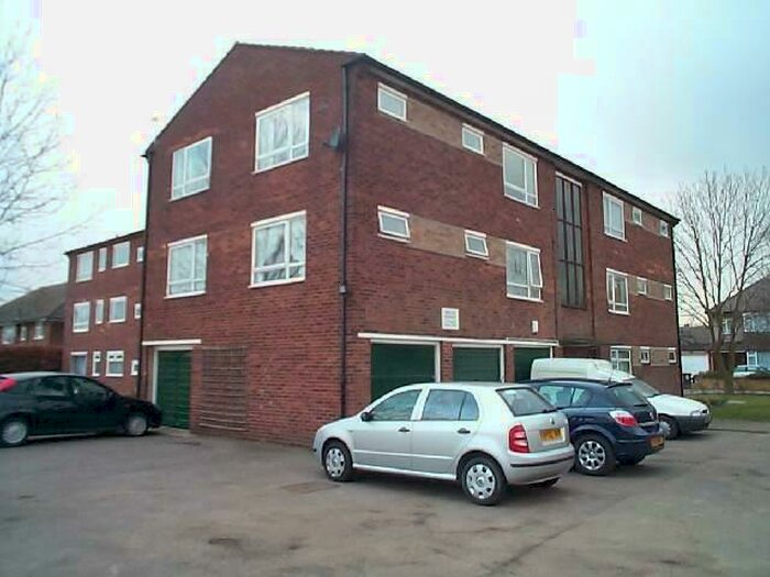2 Bedroom Flat To Rent In Cozens Road, Ware, SG12