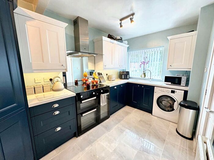 3 Bedroom Terraced House For Sale In Kestrel Close, Whitefield, M45