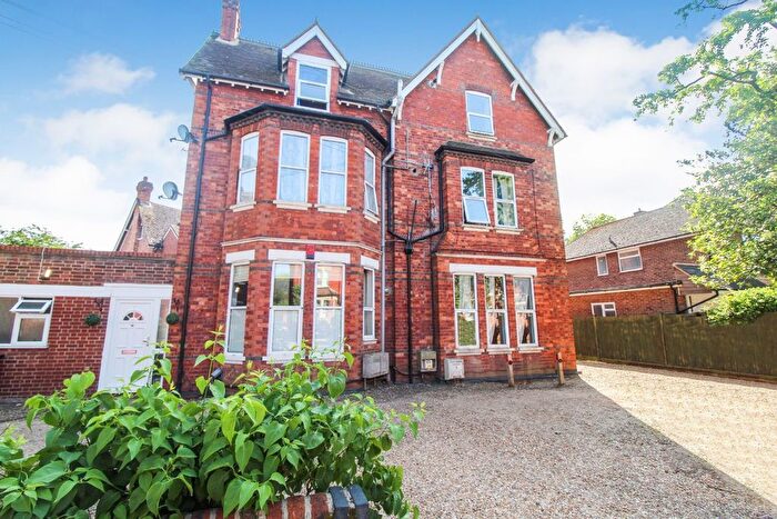 1 Bedroom Flat To Rent In Lansdowne Road, Bedford, MK40