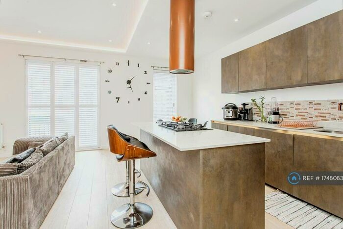 2 Bedroom Flat To Rent In London Road, Leigh-On-Sea, SS9