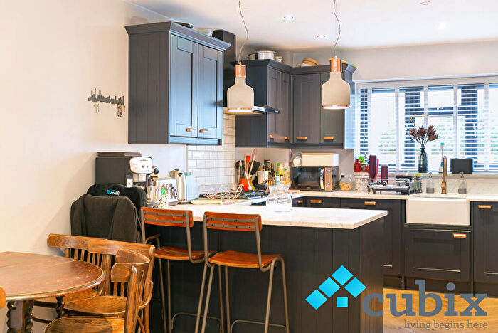 4 Bedroom Semi Detached House For Sale In Drake Close, Southwark, London, SE16