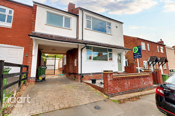 5 Bedroom Detached House For Sale In Chestnut Road, Leicester, LE3