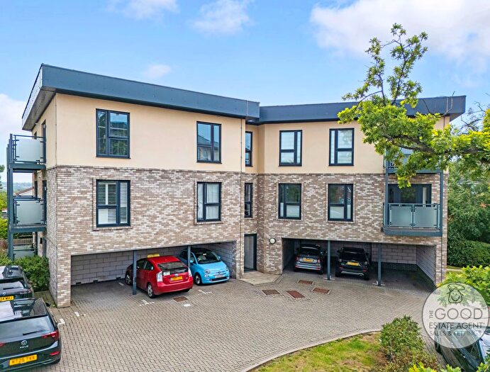 1 Bedroom Flat For Sale In Nova Court, Loughton, IG10