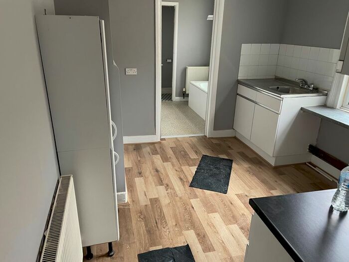 2 Bedroom Flat To Rent In East Street, Southend-On-Sea, SS2