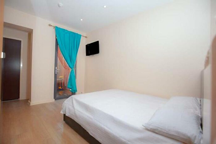 Studio To Rent In Perth Road, London, N15