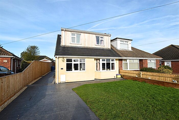 5 Bedroom Semi-Detached Bungalow For Sale In Boundary Road, Grimsby, DN33