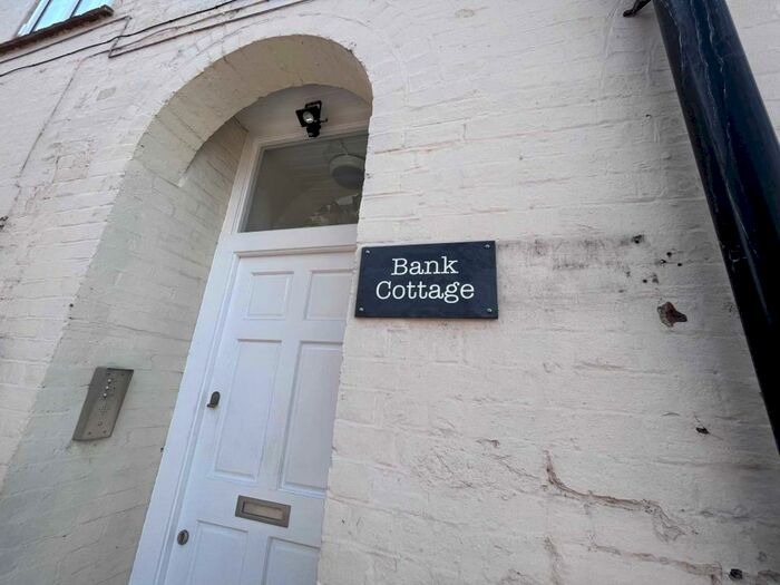 1 Bedroom Maisonette To Rent In Old Town Location, HP1