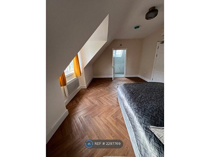 Studio To Rent In Finchley Road, London, NW3