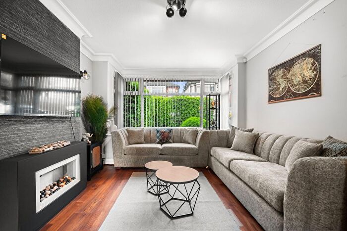 2 Bedroom Flat To Rent In Holly Park Road, London, W7