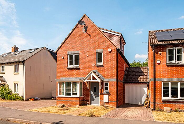 4 Bedroom Link Detached House For Sale In Orchard Close, Bredon, Tewkesbury, Worcestershire, GL20