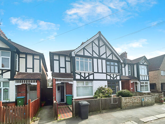 1 Bedroom Apartment To Rent In Gordon Avenue, PO22