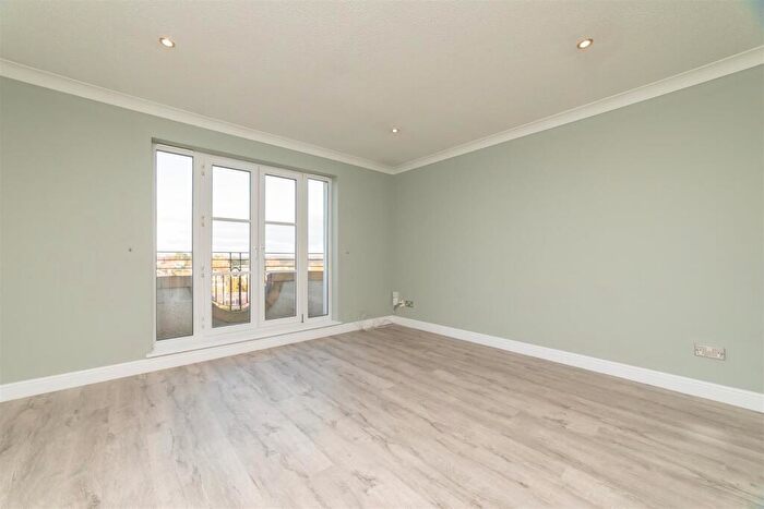 2 Bedroom Flat To Rent In Cornhill Road, Perth, PH1