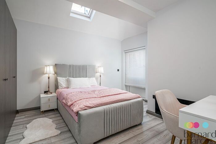 3 Bedroom Flat To Rent In Colney Hatch Lane, Muswell Hill, N10