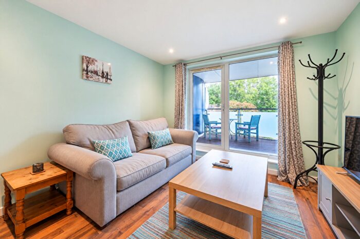 2 Bedroom Flat For Sale In Yeoman Street, London, SE8
