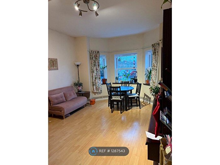 1 Bedroom Flat To Rent In Paget Rise, London, SE18