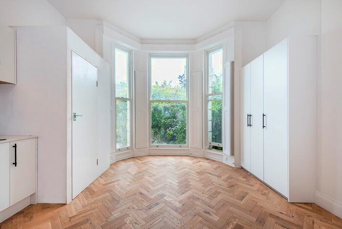 Studio To Rent In Holland Road, London, W14