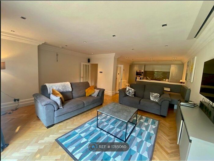 2 Bedroom Flat To Rent In Inglefield Mews, Wilmslow, SK9