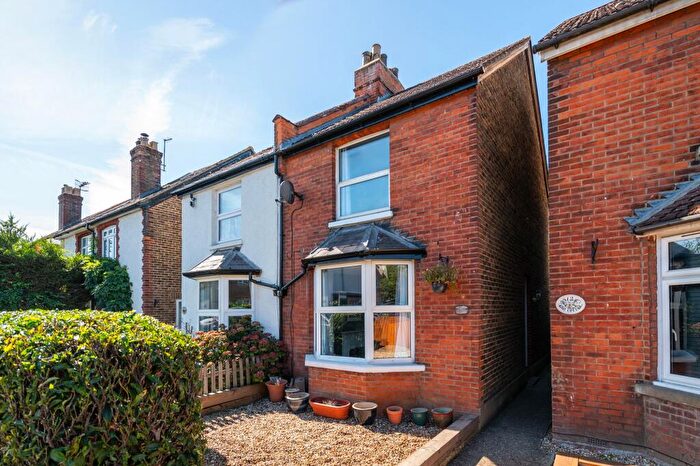 2 Bedroom Semi Detached House For Sale In Horley Road, Redhill, RH1