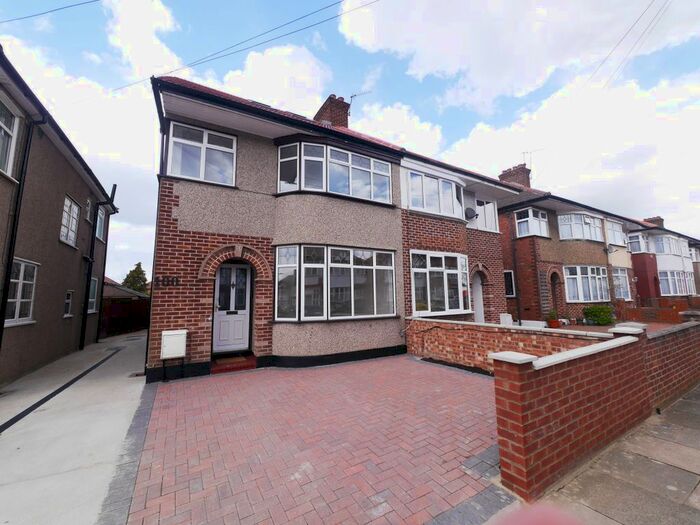 4 Bedroom Semi-Detached House To Rent In Ribblesdale Avenue, Northolt, Middlesex, UB5