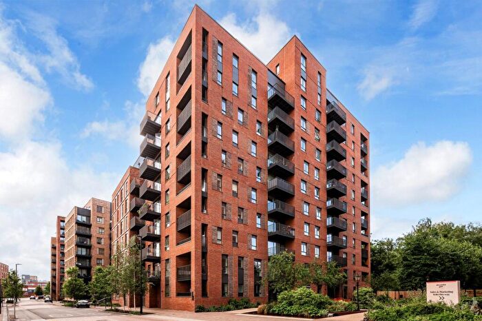 Apartment To Rent In Blenheim Mansions, Alexandra Gate, London, N8