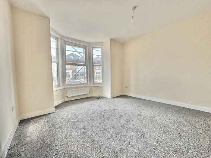 2 Bedroom Flat To Rent In Flat, Victoria Road South, Portsmouth, PO5