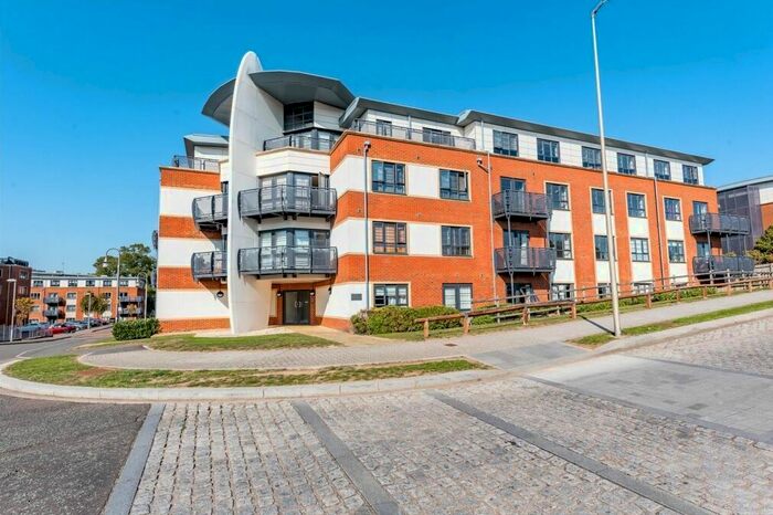 2 Bedroom Flat To Rent In Wallis Square, Farnborough, GU14