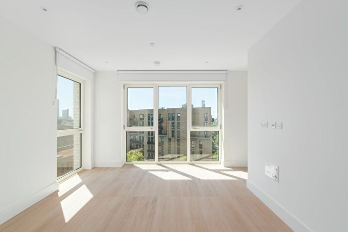 2 Bedroom Flat To Rent In Maple Mews, E3