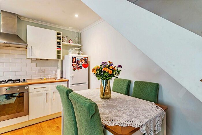 1 Bedroom End Of Terrace House For Sale In Jersey Road, Crawley, West Sussex, RH11