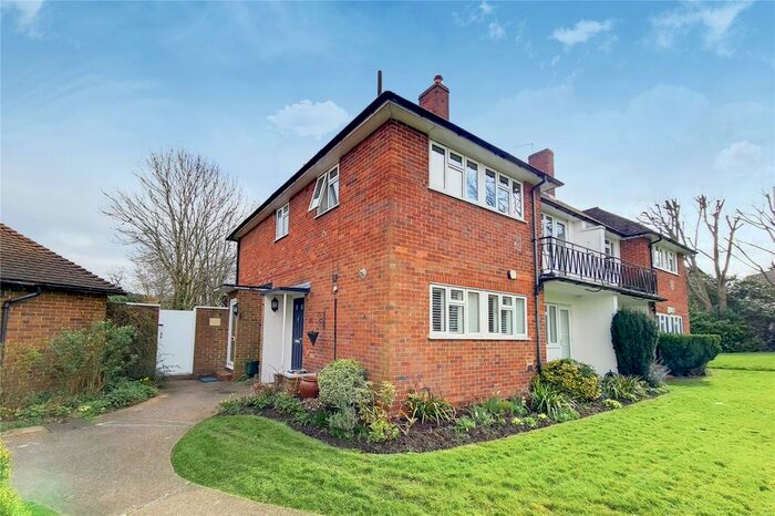 2 Bedroom Maisonette To Rent In Heath Mead, London, SW19