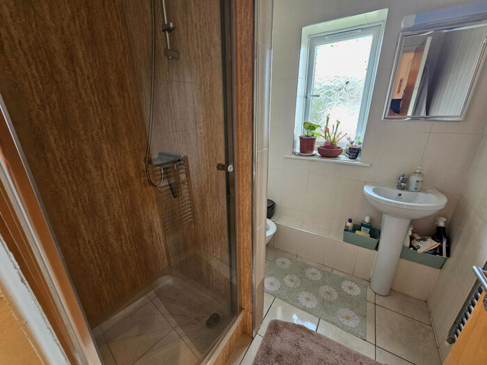 2 Bedroom Flat To Rent In Delph Court, Leeds, LS6