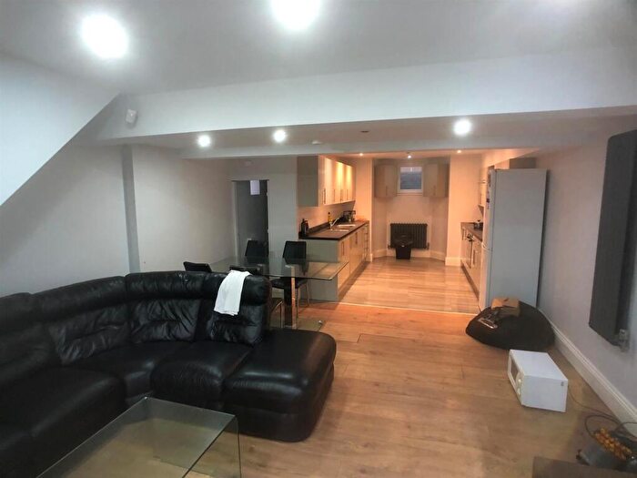 4 Bedroom House To Rent In Meanwood Road, Leeds, LS7