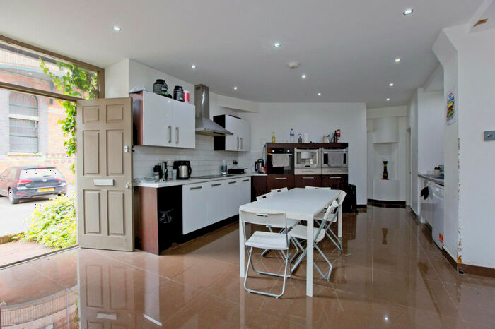 3 Bedroom Apartment To Rent In Foundry House, Morris Road, London, E14