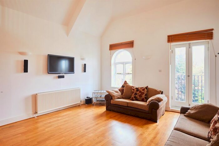 2 Bedroom Flat To Rent In Palatine Road, West Didsbury, Didsbury, Manchester, M20