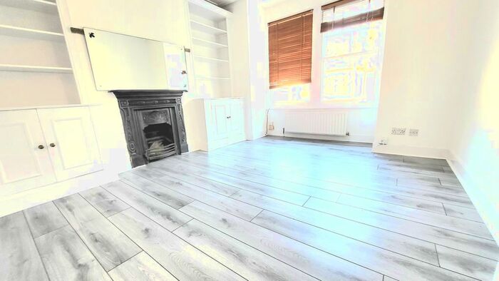 2 Bedroom Flat To Rent In Treport Street, Wandsworth, SW18