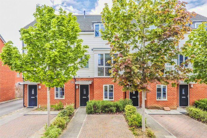4 Bedroom Town House To Rent In St Agnes Way, Reading, Berkshire, RG2