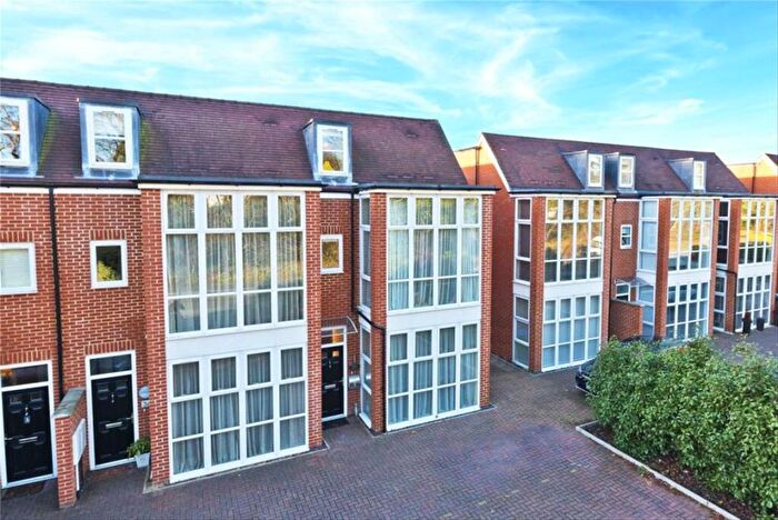 5 Bedroom House To Rent In Brooklands Road, Surrey, KT13